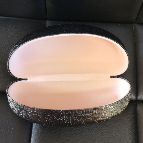 NWT Large Black Hinged Sunglasses Case Crackle Design - Picture 2 of 5